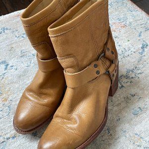 *RARE FIND* Size 7 FRYE Camel Leather Bootie Moto with Harness